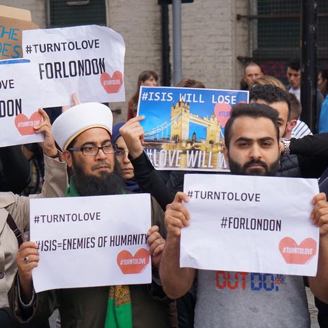 Diese Gruppe muslimischer Demonstranten hat nicht nur für die Kameras von CNN gegen islamistische Anschläge demonstriert