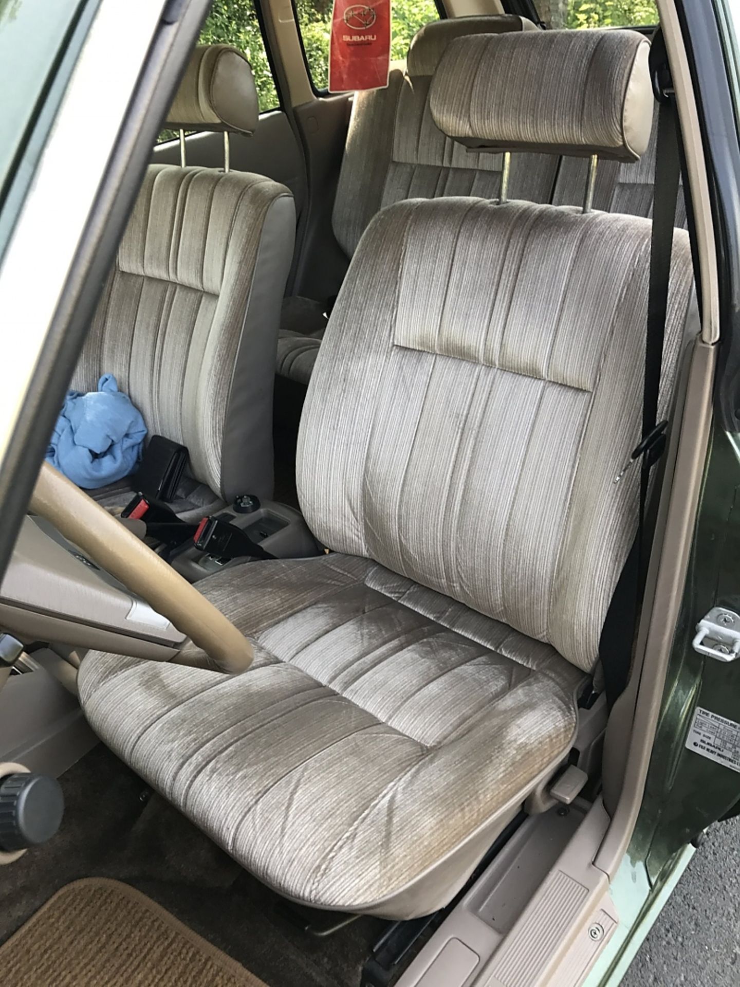 Kuschelweiche Sitze im Subaru 1800 4WD Super Station GLF