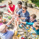 Gäste am Tisch platzieren