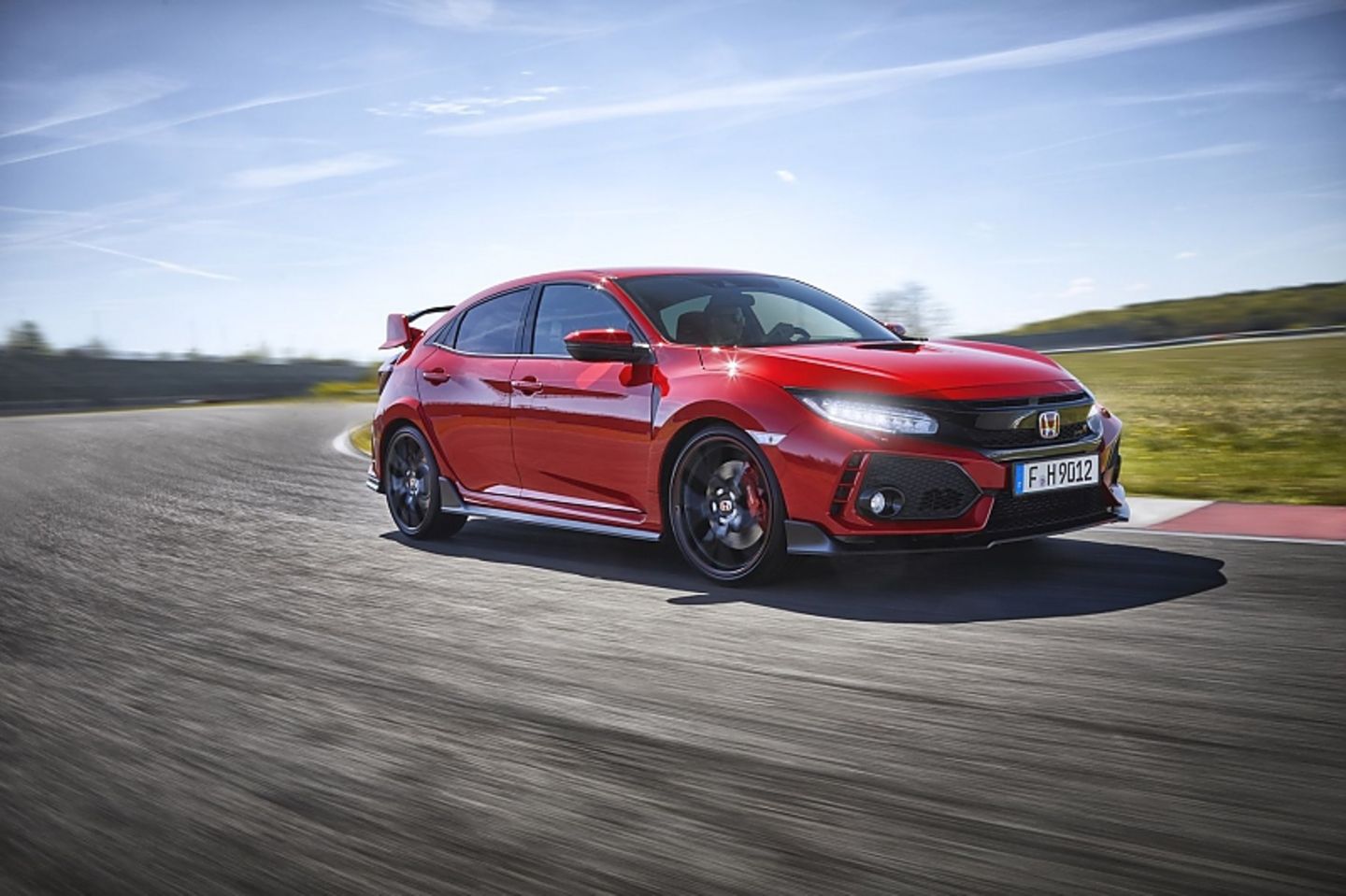 Durch eine neue Abstimmung der variablen Dämpfer ist der Civic Type R komfortabler geworden, ohne an Sportlichkeit einzubüßen
