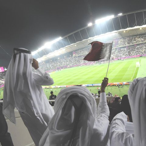 Fans der Fußball-Nationalmannschaft von Katar im Khalifa-Stadion in Doha (Archivbild)