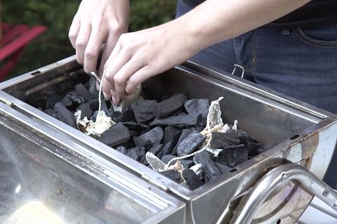 Life Hack: So basteln Sie umweltfreundliche Grill-Anzünder