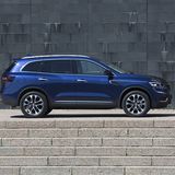 Mit einer Länge von 4,67 Metern übertrifft der Koleos seinen kompakten Verwandten Kadjar um 22,1 Zentimeter