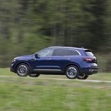 Im Fond haben Erwachsene bequem Platz