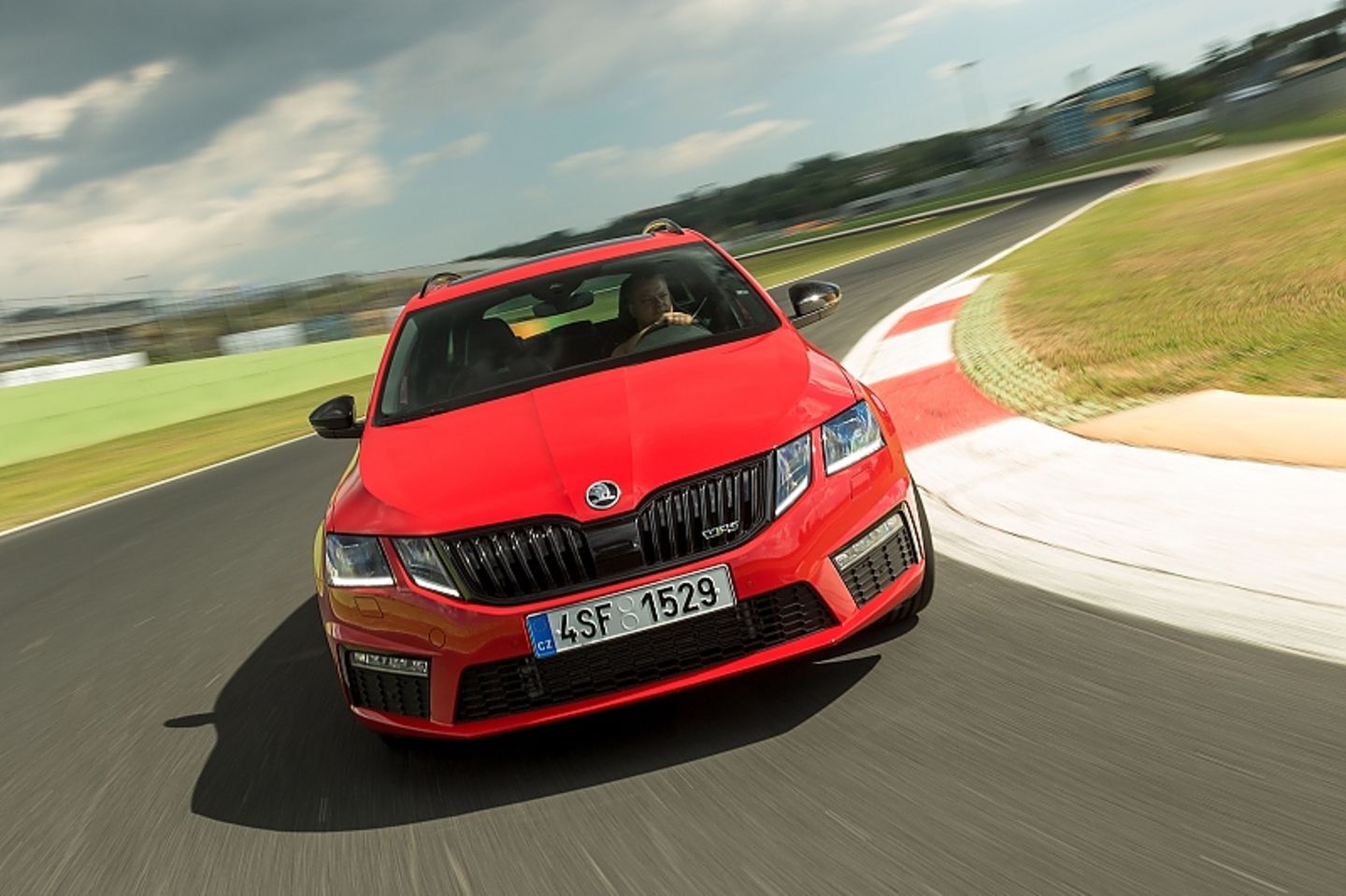 Mit dem Skoda Octavia RS 245 Combi macht es sogar auf der Rennstrecke Spaß