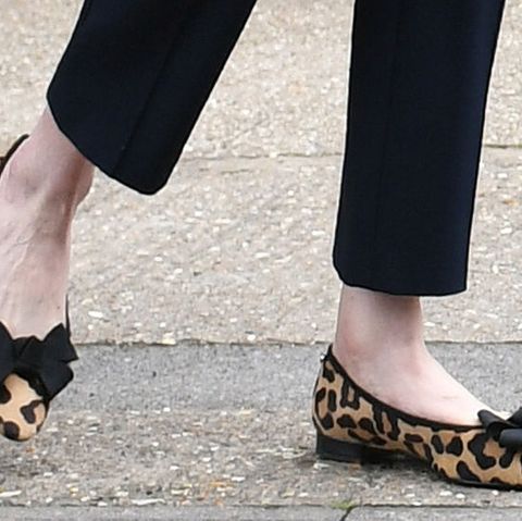 Theresa May mit Schuhen im Leopardenmuster-Look