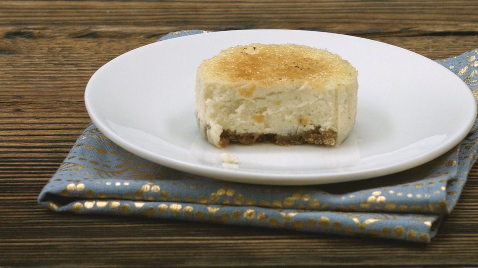 Kreativer Nachtisch: Dessertklassiker neu erdacht: Crème-Brûlée-Cheesecake