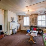 Das Wohnzimmer wurde vor Kurzem noch bewohnt.