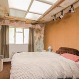 Das Schlafzimmer hat ein Oberlicht - doch es regnet herein.