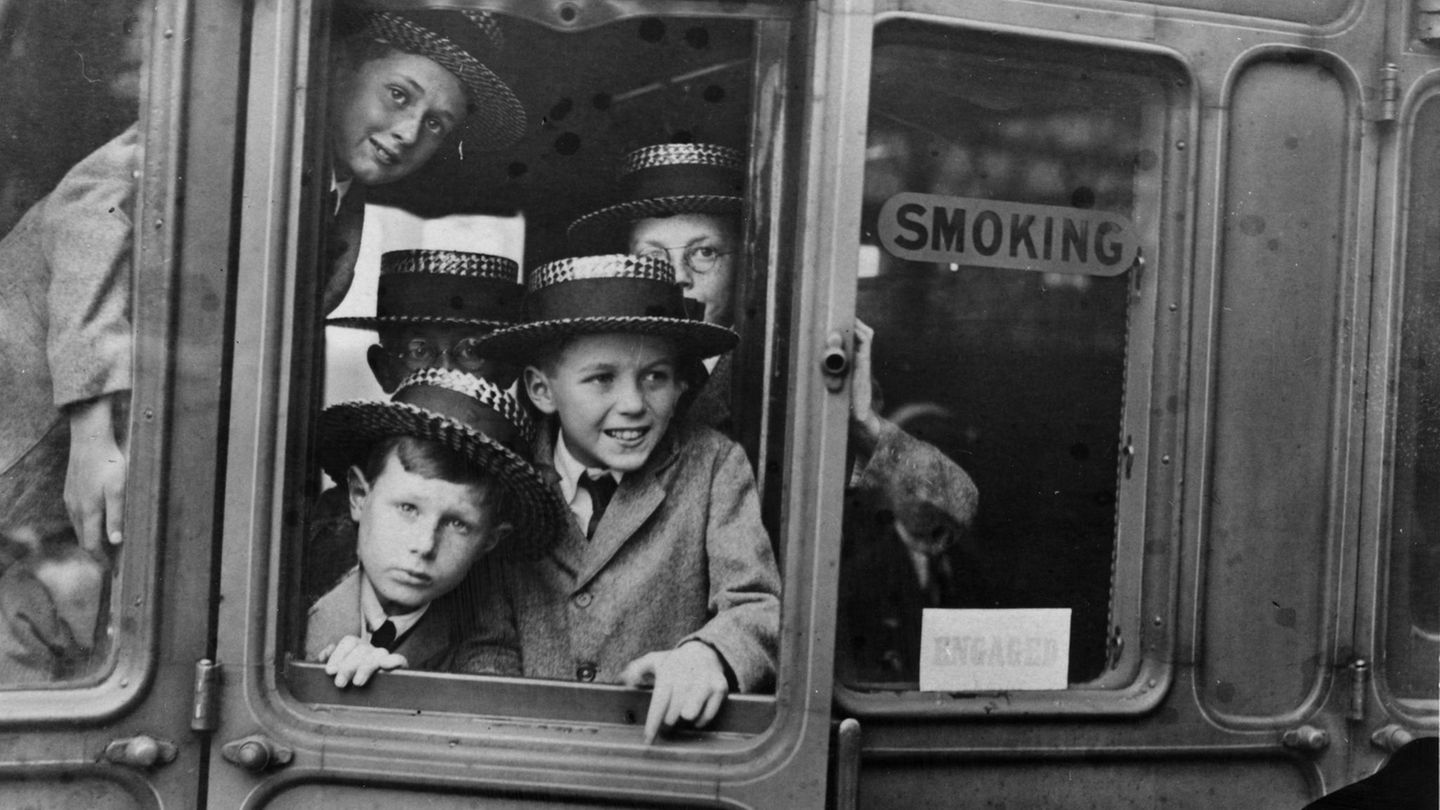 Fahrschüler am Bahnhof Waterloo in London im Jahre 1922.