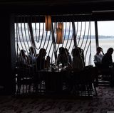 Gen Sonnenuntergang ist das Hanami meist gerichtet, daher lässt es sich hier besonders romantisch speisen.