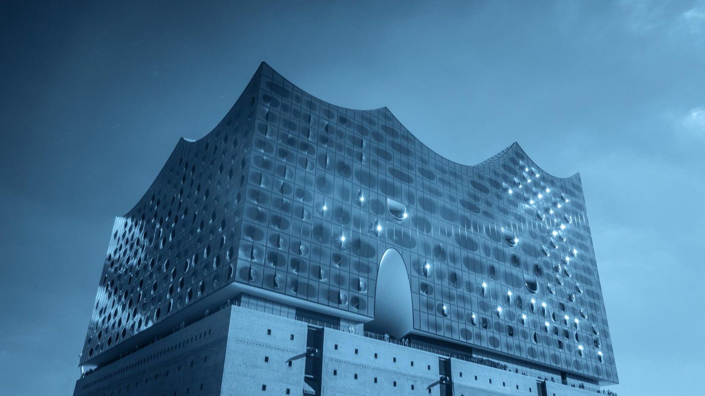 Die Elbphilharmonie in Hamburg. Der Vorverkauf für die neue Saison ist am Montag gestartet.