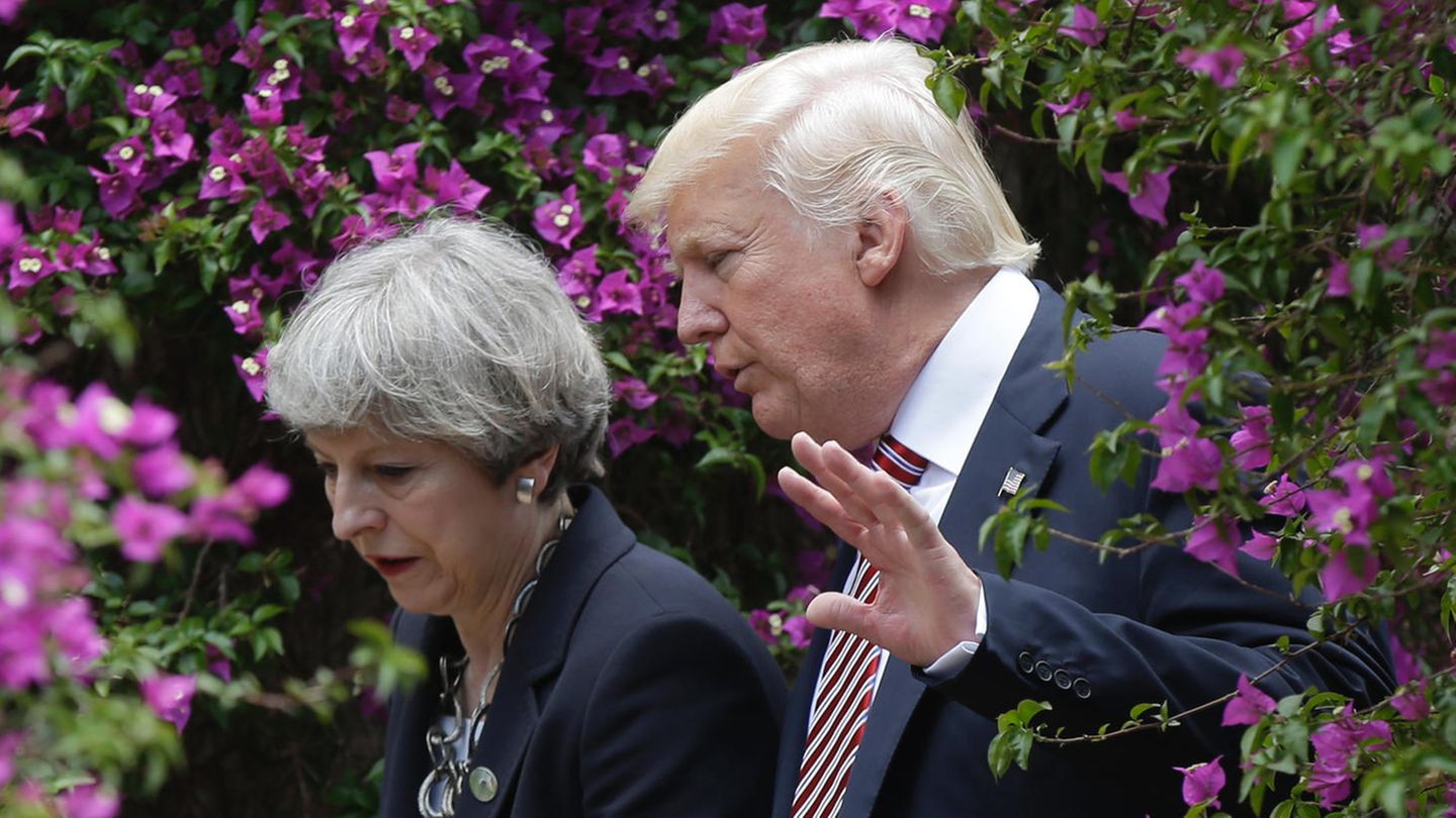 Donald Trump und Theresa May im vertrauten Gespräch beim G7-Gipfel in Taormina