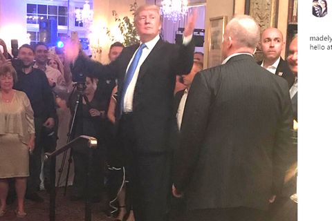 Besucher der Hochzeit luden Fotos der kurzen Stippvisite von Donald Trump in die sozialen Netzwerke hoch