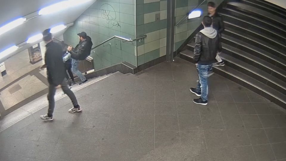 Berlin im Oktober 2016: Bilder der Überwachungskamera zeigen die brutale Tat des "U-Bahn-Treters"
