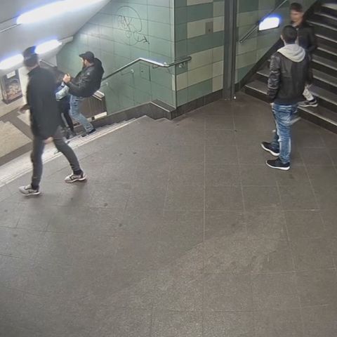 Berlin im Oktober 2016: Bilder der Überwachungskamera zeigen die brutale Tat des "U-Bahn-Treters"