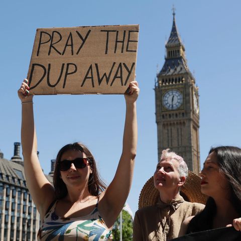 Protest gegen eine Regierungsbeteilung der DUP in London