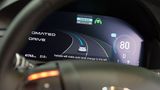 Das Auto informiert den Fahrer über seine nächste Aktion.