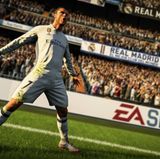Fifa 18  Mit "Fifa 17" bekam die Fußballsimulation im vergangenen Jahr nicht nur eine neue Engine spendiert, sondern erstmals auch einen Karrieremodus. Bei "Fifa 18" konzentriert sich EA nun auf den Feinschliff: Die Animationen sollen flüssiger sein, die Grafik wird aufpoliert und der Karrieremodus bekommt ein neues Kapitel. Und statt Marco Reus prangt nun Cristiano Ronaldo auf dem Cover - nach der letzten Saison dürfte das niemanden überraschen.