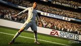 Fifa 18  Mit "Fifa 17" bekam die Fußballsimulation im vergangenen Jahr nicht nur eine neue Engine spendiert, sondern erstmals auch einen Karrieremodus. Bei "Fifa 18" konzentriert sich EA nun auf den Feinschliff: Die Animationen sollen flüssiger sein, die Grafik wird aufpoliert und der Karrieremodus bekommt ein neues Kapitel. Und statt Marco Reus prangt nun Cristiano Ronaldo auf dem Cover - nach der letzten Saison dürfte das niemanden überraschen.