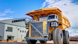 Auf dem vierten Rang folgt mit dem T 284 der größte Muldenkipper des in Deutschland gegründeten Unternehmens Liebherr. Der Viertplatzierte hat über 4000 PS und eine Nutzlast von 363 Tonnen.