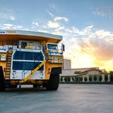 Der weißrussische Hersteller Belaz mischt im Konzert der großen Trucks ordentlich mit. Der 75600 ist 15,5 Meter lang, 9,45 breit und 7,47 hoch. Er schleppt bis zu 360 Tonnen in seiner überdimensionalen Mulde. Platz 5 im Ranking. Zur Reihe des 75600 gehören auch die Modelle 75601, 75602 und 75603.