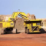 Der 960E-2 ist Komatsus zweitgrößtes Modell. Mit seiner Breite von 9,60 Meter würde er auf der Autobahn mehr als drei Spuren einnehmen. Er hat eine Nutzlast von bis zu 326,6 Tonnen und landet auf Platz 6.