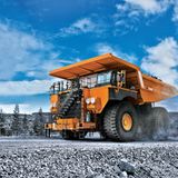 Der achte Platz geht an den Hitachi EH5000AC-3. Er ist über 15 Meter lang und mehr als acht Meter breit. Der Kraftprotz trägt bis zu 296 Tonnen. Seine Mulde hat ein Volumen von 197 Kubikmetern, was in etwa 1000 herkömmlichen Badewannen entspricht.