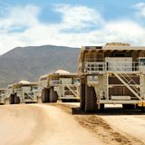 Auf Platz 9 folgt mit einer Nutzlast von 291,7 Tonnen der Komatsu 930E-4. Der Japaner ist 2700 PS stark und fährt mit einem Elektro-Generator, der von einem 16-Zylinder-Turbodiesel angetrieben wird.