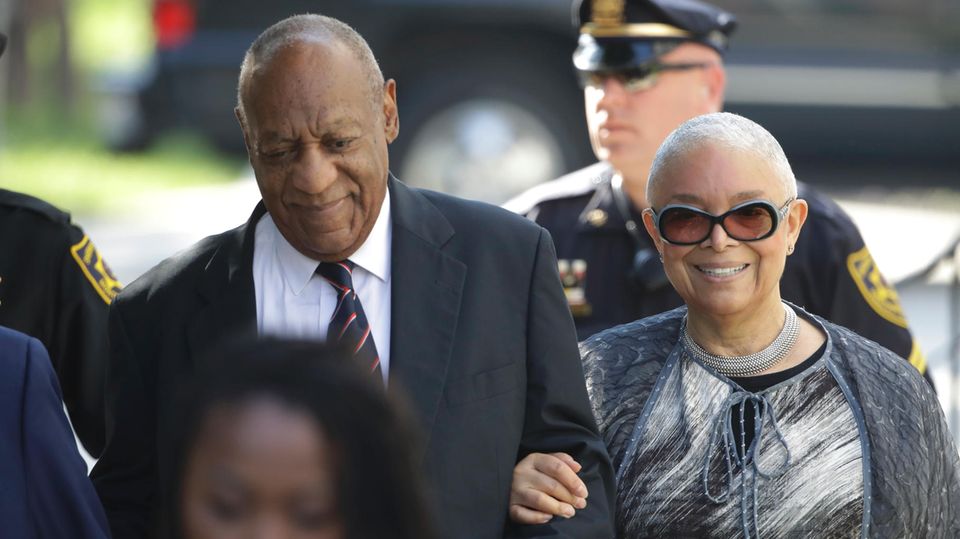 Bill Cosby kommt mit seiner Frau Camille am Gerichtsgebäude in Norristown im US-Bundesstaat Pennsylvania an