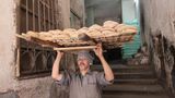 Fladenbrot  Das Gebäck aus Weißmehl wird in Ägypten zu fast jedem Gericht gereicht und ist praktisch überall zu kaufen. Mit dem Fladenbrot kann Öl aufgetunkt werden. Auch dient es als Beigabe zu Soßen und Kichererbsenbrei. Allerdings ist es schnell verdaut und liefert etliche Kalorien, aber kaum Nährstoffe.