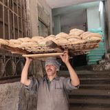 Fladenbrot  Das Gebäck aus Weißmehl wird in Ägypten zu fast jedem Gericht gereicht und ist praktisch überall zu kaufen. Mit dem Fladenbrot kann Öl aufgetunkt werden. Auch dient es als Beigabe zu Soßen und Kichererbsenbrei. Allerdings ist es schnell verdaut und liefert etliche Kalorien, aber kaum Nährstoffe.