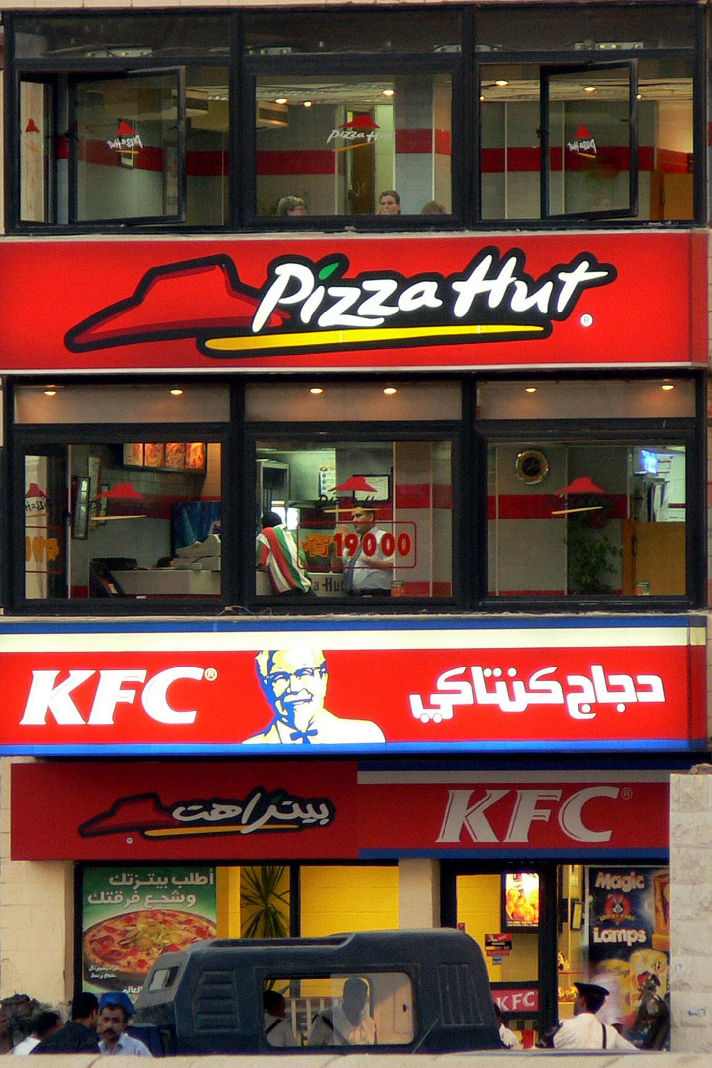 Fast Food  Die Vorliebe für Fettiges und Frittiertes zeigt sich auch im Stadtbild Kairos, der Hauptstadt Ägyptens. Längst haben sich dort internationale Fast-Food-Riesen niedergelassen und befeuern die Übergewichtskrise im nordafrikanischen Land.