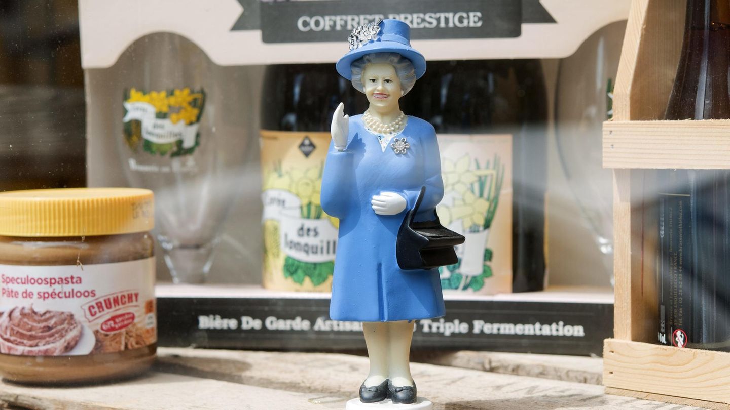 Eine Figur der Queen in einem Schaufenster. Der geplante Brexit veranlasst immer mehr Briten zur Einbürgerung in andere Länder.