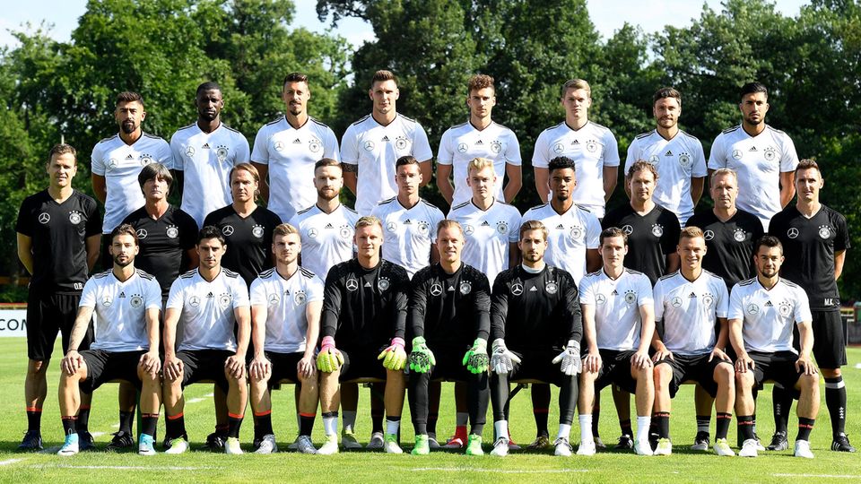 Die DFB-Mannschaft beim Teamfoto am Dienstag in Kelsterbach