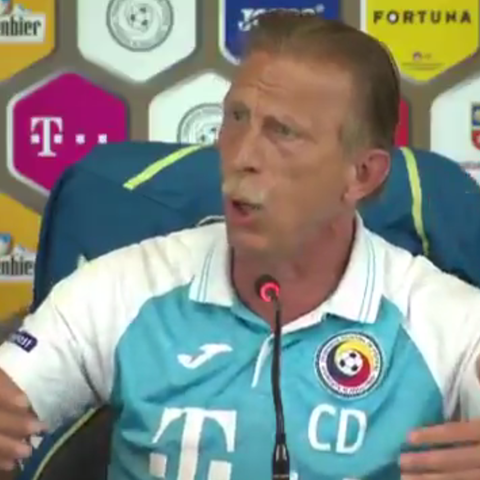 Wutrede von Rumänien-Coach: "Alles verrückte Lügen!" - Christoph Daum flippt bei Pressekonferenz aus