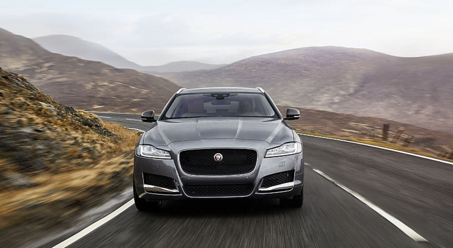 4.955 Millimeter ist der neue Jaguar XF Sportbrake lang.