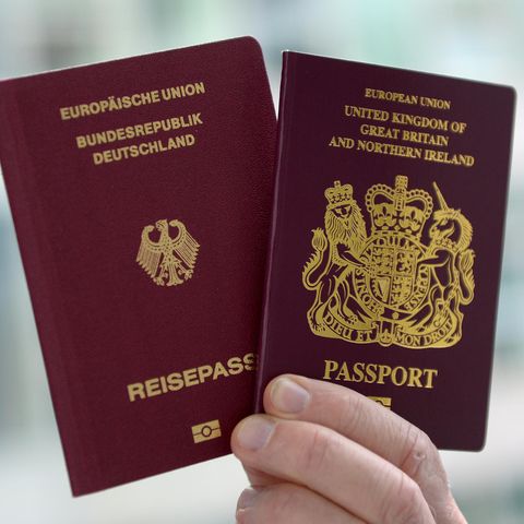 Die Einbürgerung nach Deutschland wird bei Briten beliebter. Eine Rekordzahl hat 2016 den deutschen Pass beantragt.