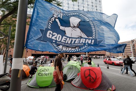 Protest gegen G20 -Gipfel in Hamburg vor der Elbphilharmonie