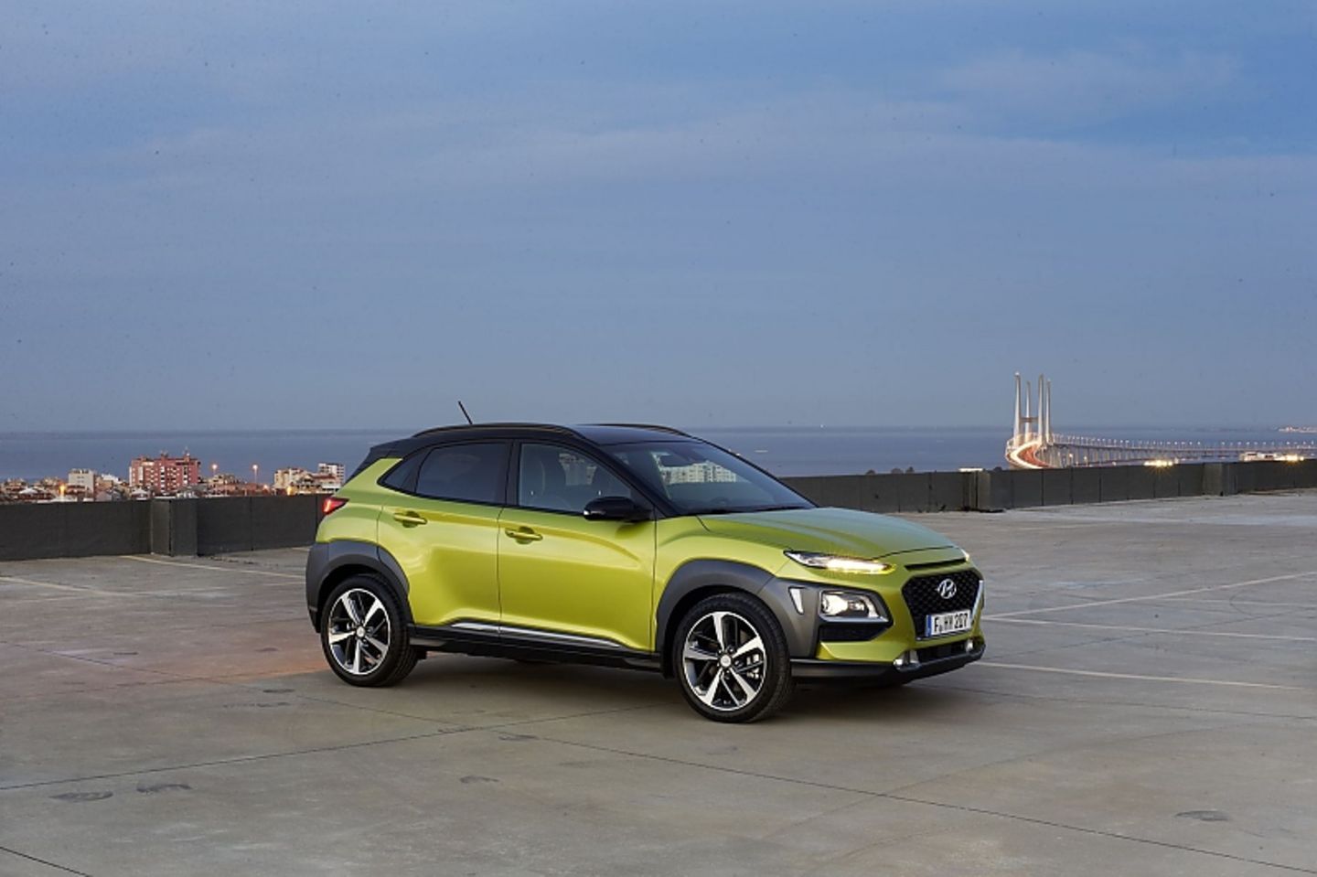 Der Hyundai Kona steht auf einer neuen Plattform mit einer breiten Spur