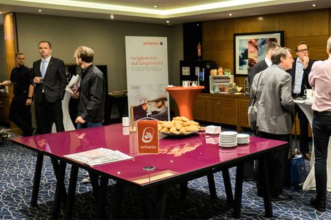Zur Hauptversammlung von Air Berlin in London kamen lediglich ein Dutzend Aktionäre