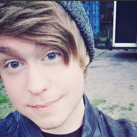 Der 24-jährige Youtuber Austin Jones wurde wegen Herstellung von Kinderpornografie in zwei Fällen verhaftet