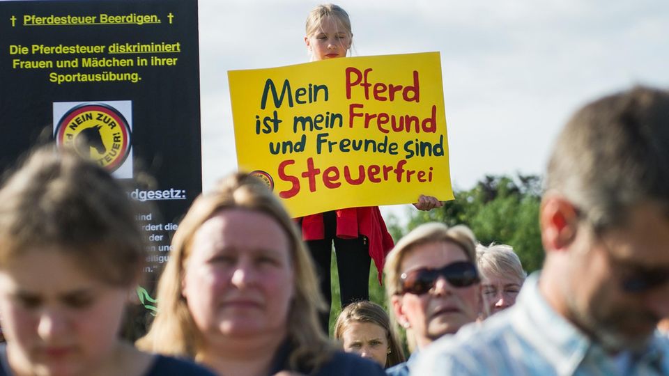 Nachrichten Aus Deutschland: Mönchengladbach - Fußgänger Stirbt Bei ...