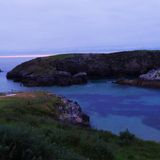 Abends kann man auf einem Spaziergang bei Llanes die Natur ungestört genießen. Man hört nur Rauschen des Meeres und die Schreie der Seevögel.