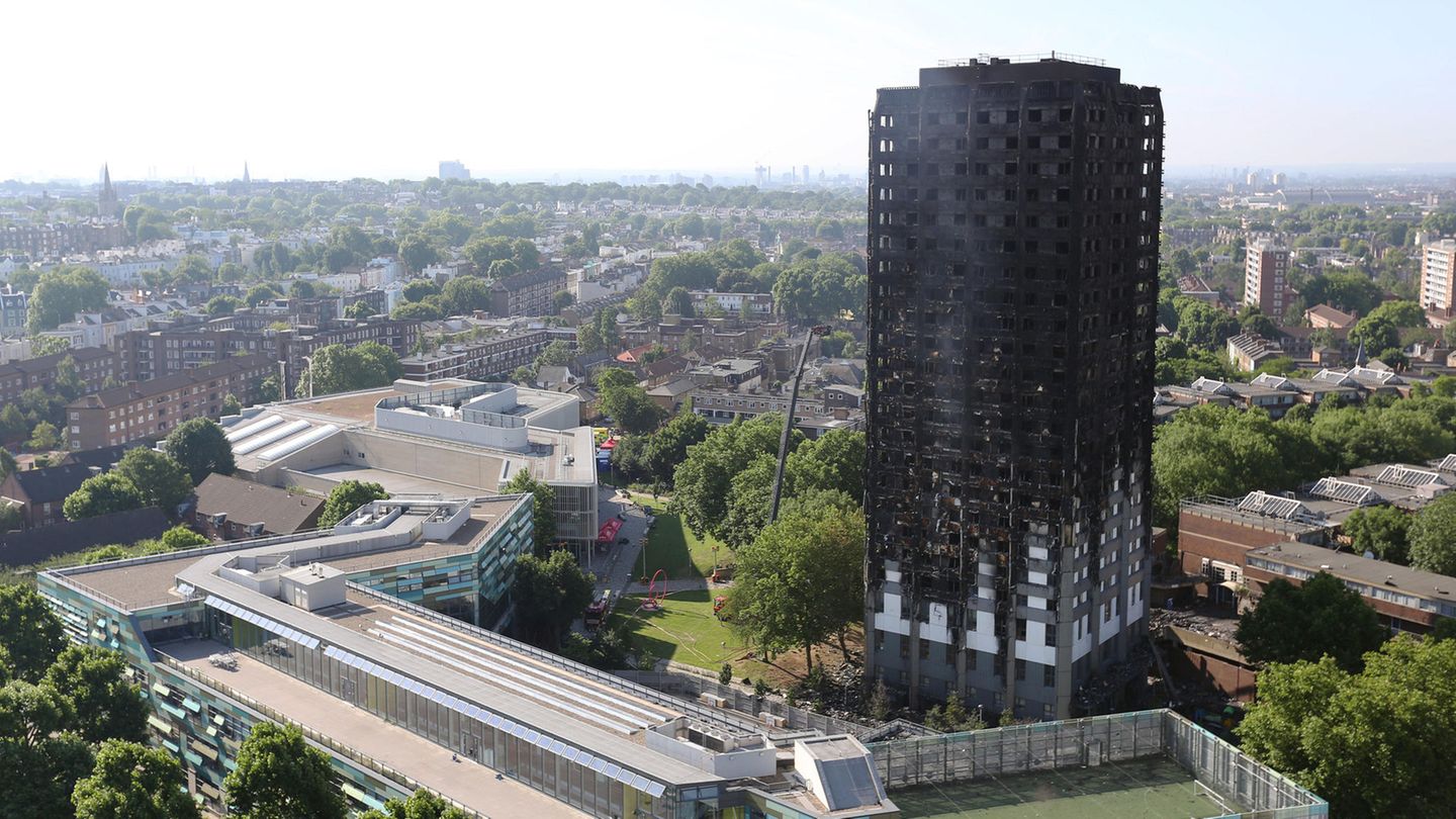 Das Londoner Hochhaus Grenfell Tower am Tag nach dem Inferno: Hier lebten 400 bis 600 Menschen