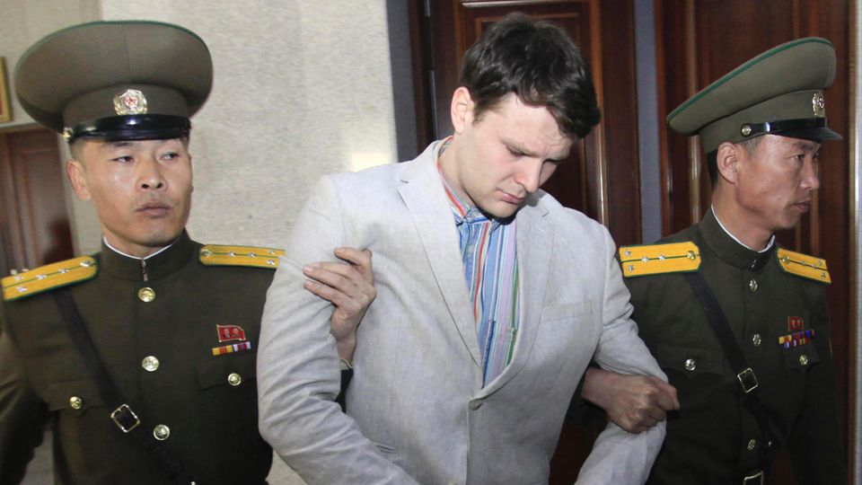 Bei seiner Gerichtsverhandlung in Nordkorea wird US-Student Otto Warmbier der Öffentlichkeit präsentiert
