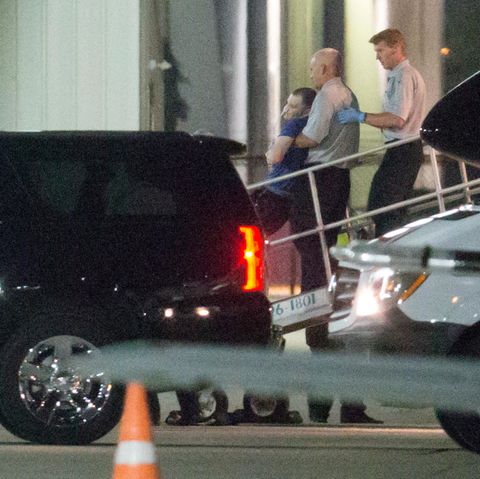 US-Bürger Otto Warmbier wird bei seiner Ankunft in den USA aus Nordkorea aus dem Flugzeug getragen