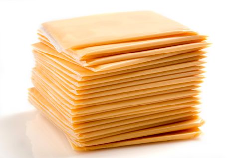 Finger weg von Scheiblettenkäse  Eigentlich dürfte sich dieser "Käse" gar nicht "Käse" nennen. Enthalten sind nämlich vor allem Zusatzstoffe wie krankmachende Phosphate. Daher ein absolutes No-Go. Vorsicht vor allem vor Käse auf dem Cheeseburger, den es in den meisten Fast-Food-Lokalen gibt.