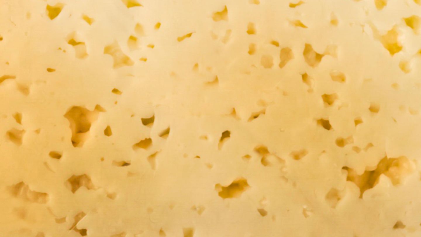 Finger weg von natriumreduziertem Käse  Der ist vor allem in den USA verbreitet und absoluter Humbug. Das Gleiche gilt für Produkte, die fett- oder zuckerreduziert sind. Nimmt die Industrie eine Zutat weg, füllt sie diese meist mit Zusatzstoffen wieder auf.