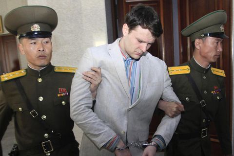 Der US-Student Otto Warmbier (M.) im März 2016 bei seinem Prozess in Nordkorea. Nach nordkoreanischen Angaben ist er wenig später ins Koma gefallen